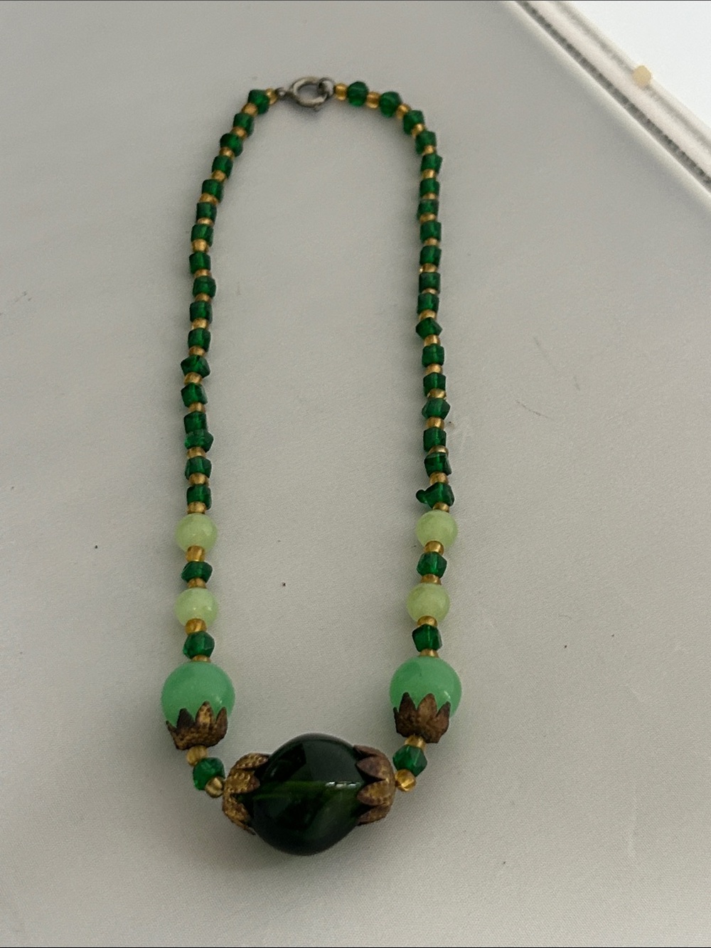 Green Beaded Necklace Elegant Style
